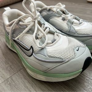 Nike bliss green and grey